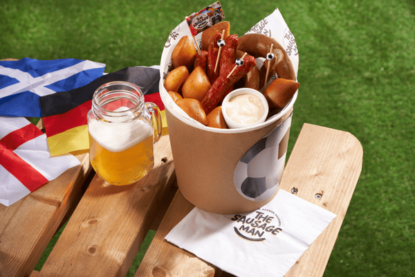 Devil Dog sharing bucket